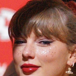 Taylor Swift glitter freckles